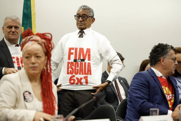 PEC 6x1 pode aumentar em até 30% o valor das horas extras - 12/06/2026 - Economia